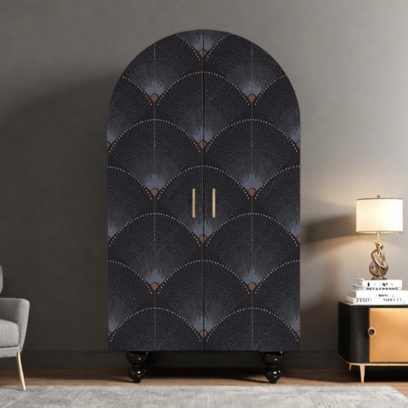 Armoire arquée avec tablettes et portes
