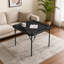 Matériau de panneau noir durable et lisse, conception de rangement pliable pour gagner de la place, table de jeu décontractée pour quatre personnes avec porte-gobelet et plateau intégrés.-136159933-136159932