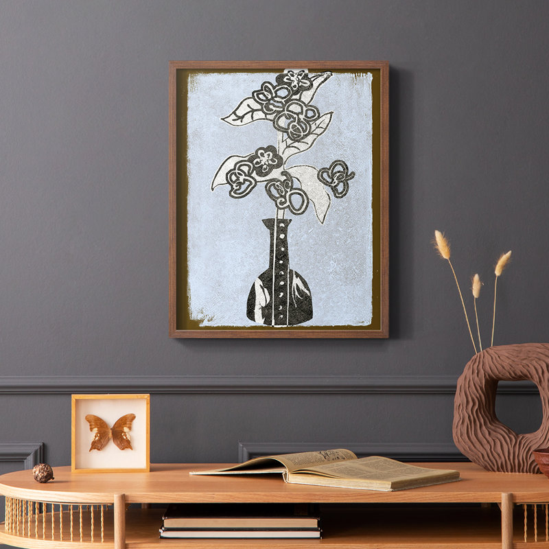 Fleurs graphiques dans un vase III, reproduction encadrée - bois massif, Brun, H 14 po x l 11 po
