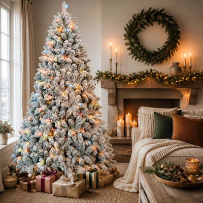 Arbre de Noël enneigé 6 pi avec 350 lumières UL colorées et 36 pommes de pin naturelles, 888 pointes en PVC enneigées, branches articulées, support en métal stable, installation facile