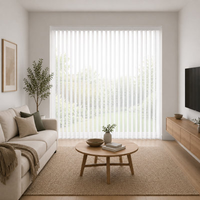 Voilages verticaux filtrant la lumière
