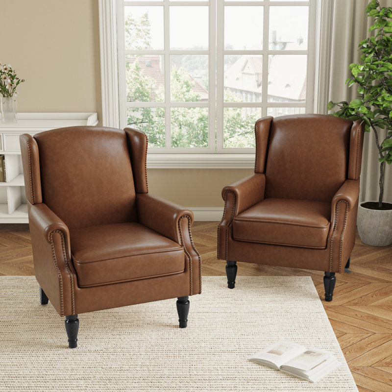 Fauteuil à oreilles en similicuir brun rembourré avec garniture cloutée Duward, Similicuir brun