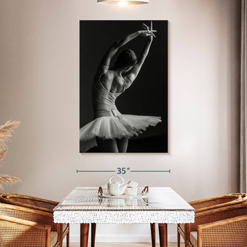 Pose de ballerine, H 51 po x l 34 po