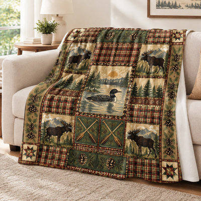 1Pcs Rustic Moose and Loon Print Quilt Blanket – Patchwork Design;Wilderness SceneryWoodland AnimalsDurable CozyMachine WashablePerfect for Sofa BeddingIdeal Outdoor Enthusiasts Nature LoversA Charming Decorative Accent.