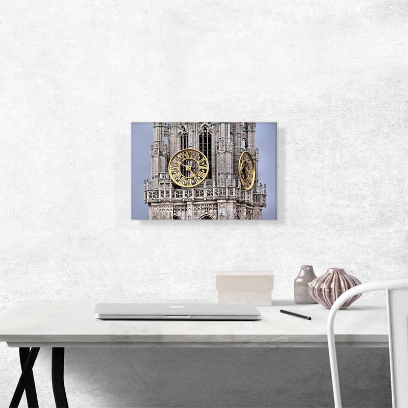 Horloge de style gothique, impression sur toile tendue, H 12 po x l 18 po x P 0,75 po