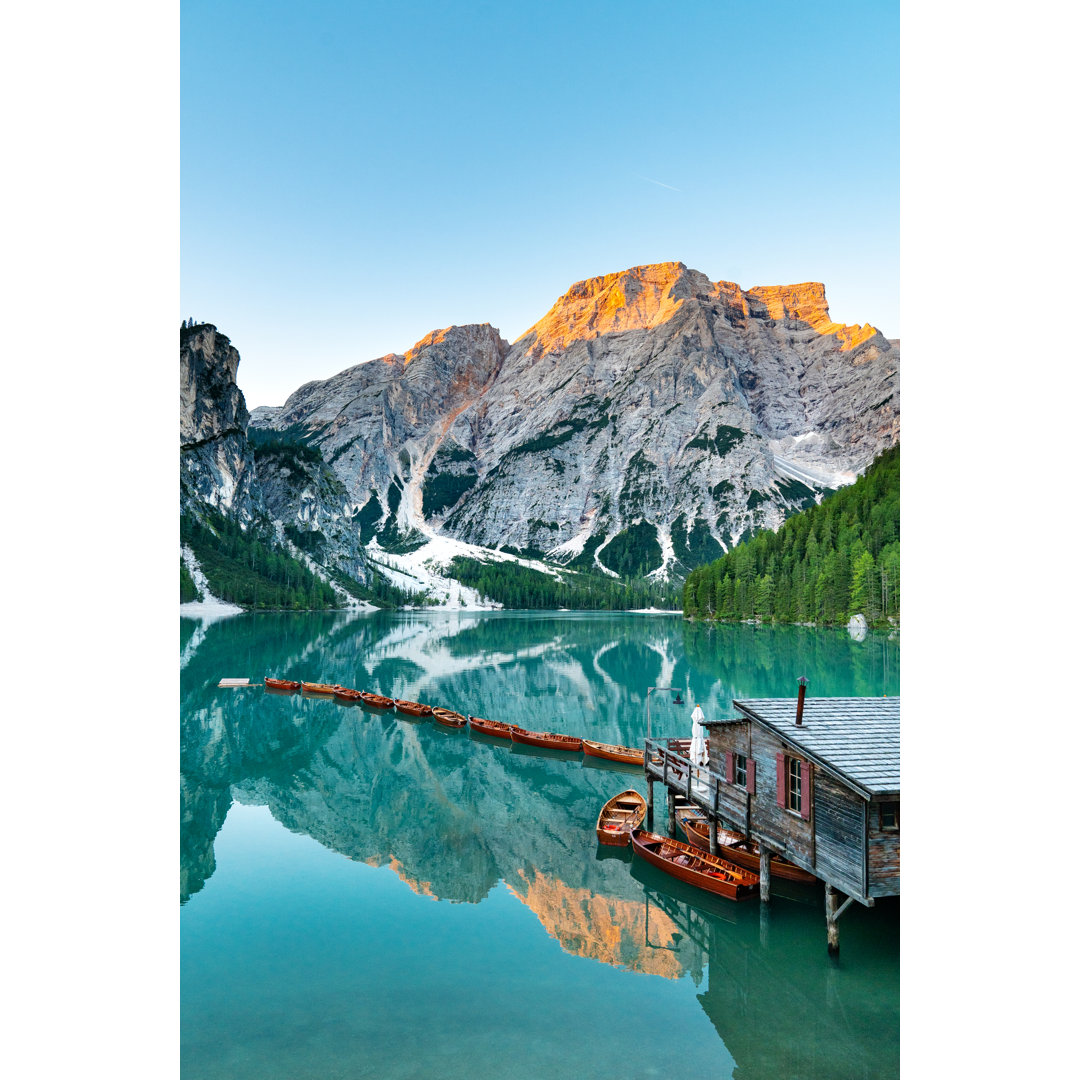 Sonnenaufgang am Pragser Wildsee von Andrey Danilovich - Leinwandbild