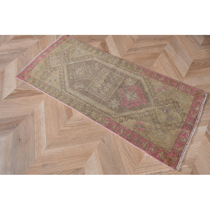 Petit tapis turc anatolien rétro rose idéal pour l'entrée et comme tapis de bain en laine