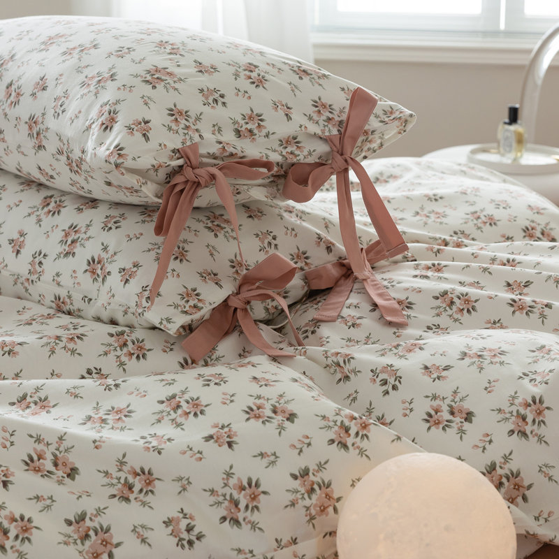 Minimalist Chic 3 PCS Floral Print Polyester Comforter Set, White/Pink, King Comforter + 2 Standard Pillowcases