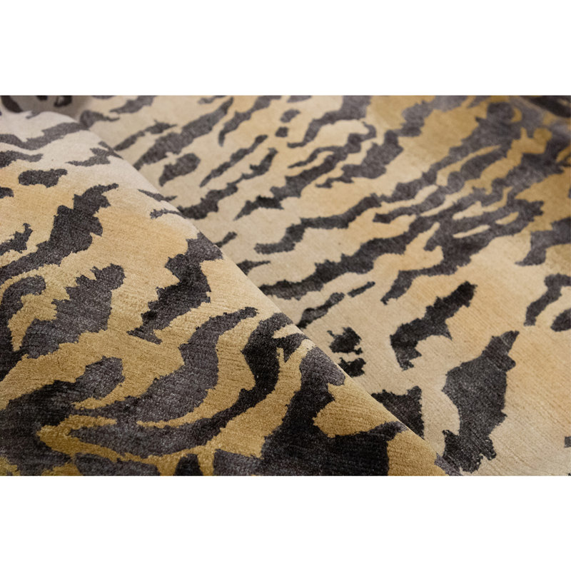 Hand Knotted Area Rug in Tiger