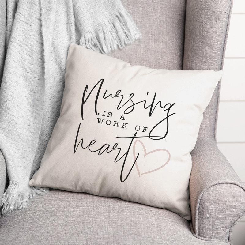 Coussin d’allaitement est un travail de coussin de cœur