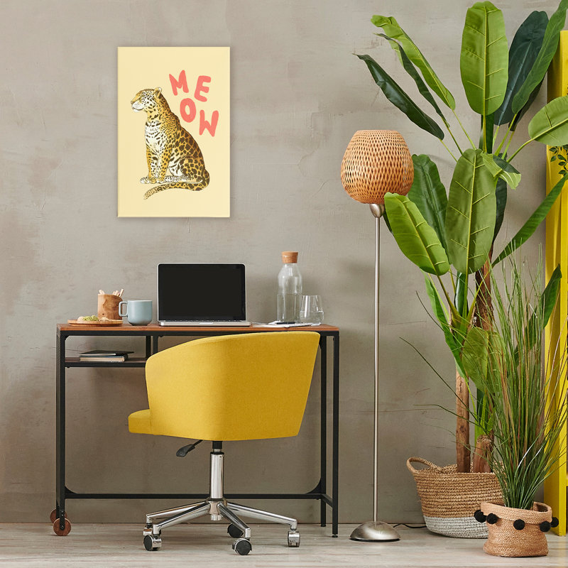 Léopard Meow sur toile jaune, design par Florentina Dolci, H 24 po x l 16 po
