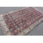 Tapis turc rétro avec un élégant motif floral rouge et bleu offrant un look unique fait à la main pour n'importe quel espace
