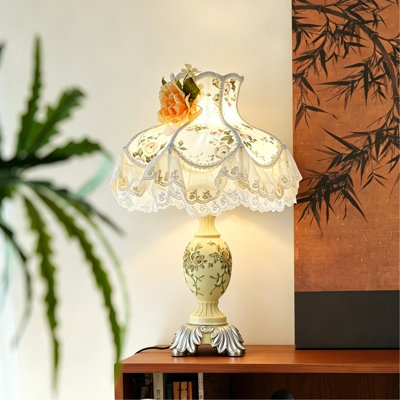 Lampe de table rétro ivoire + rose, lampe de table de style victorien avec dentelle, lampes de chevet princesse, lampe de bureau à abat-jour en tissu plissé, lampe de chevet décorative antique pour chambre à coucher