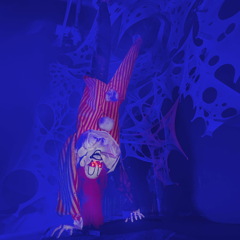 Clown à l'envers d'Halloween animée avec corps en mouvement 7,1 pi Haunted Hill Farm