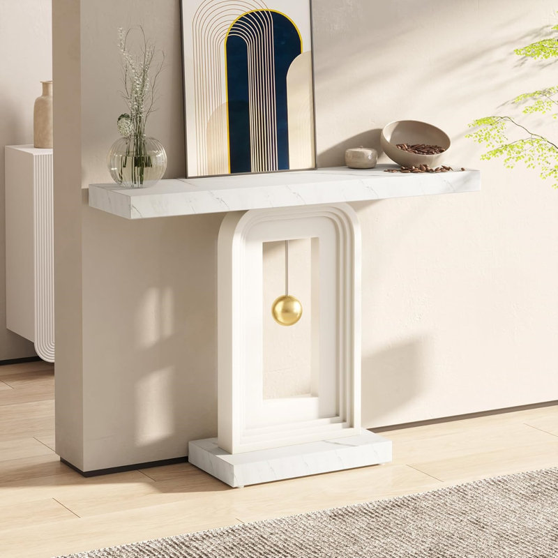 Console moderne en marbre blanc moderne avec base géométrique et accents dorés - Table d'entrée minimaliste pour le salon ou le couloir