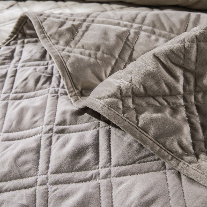 Quilt, Queen Quilt + 2 Shams