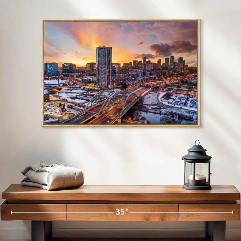 Coucher de soleil d'hiver à Denver, 25 po x 17 po, Cadre flottant en bois naturel