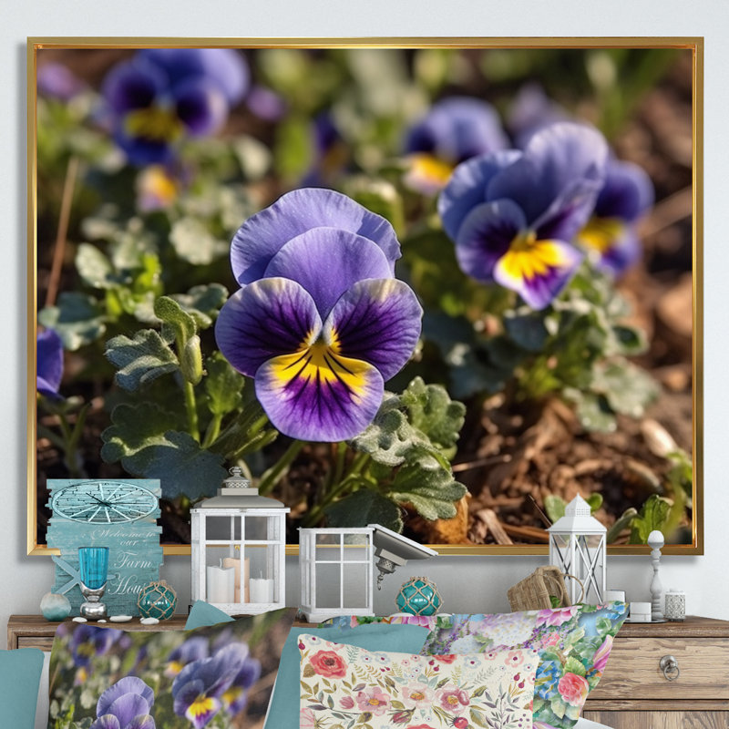«Purple Yellow Pansies Harmony I» sur toile, Cadre flottant doré, 34" H x 44" W