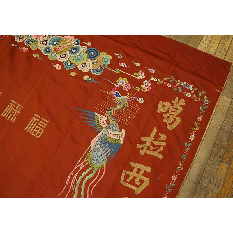 Magnifique tapis rond en soie brodée, de couleur rouge vif, orné de détails sur la culture chinoise (8'9").