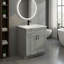 La base de meuble-lavabo de style berçant gris clair permet un assemblage minimaliste et une conception minimaliste.
