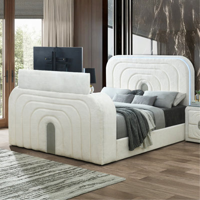 Shelyn White Teddy Sherpa et grand lit chromé avec meuble télé, foyer et Bluetooth