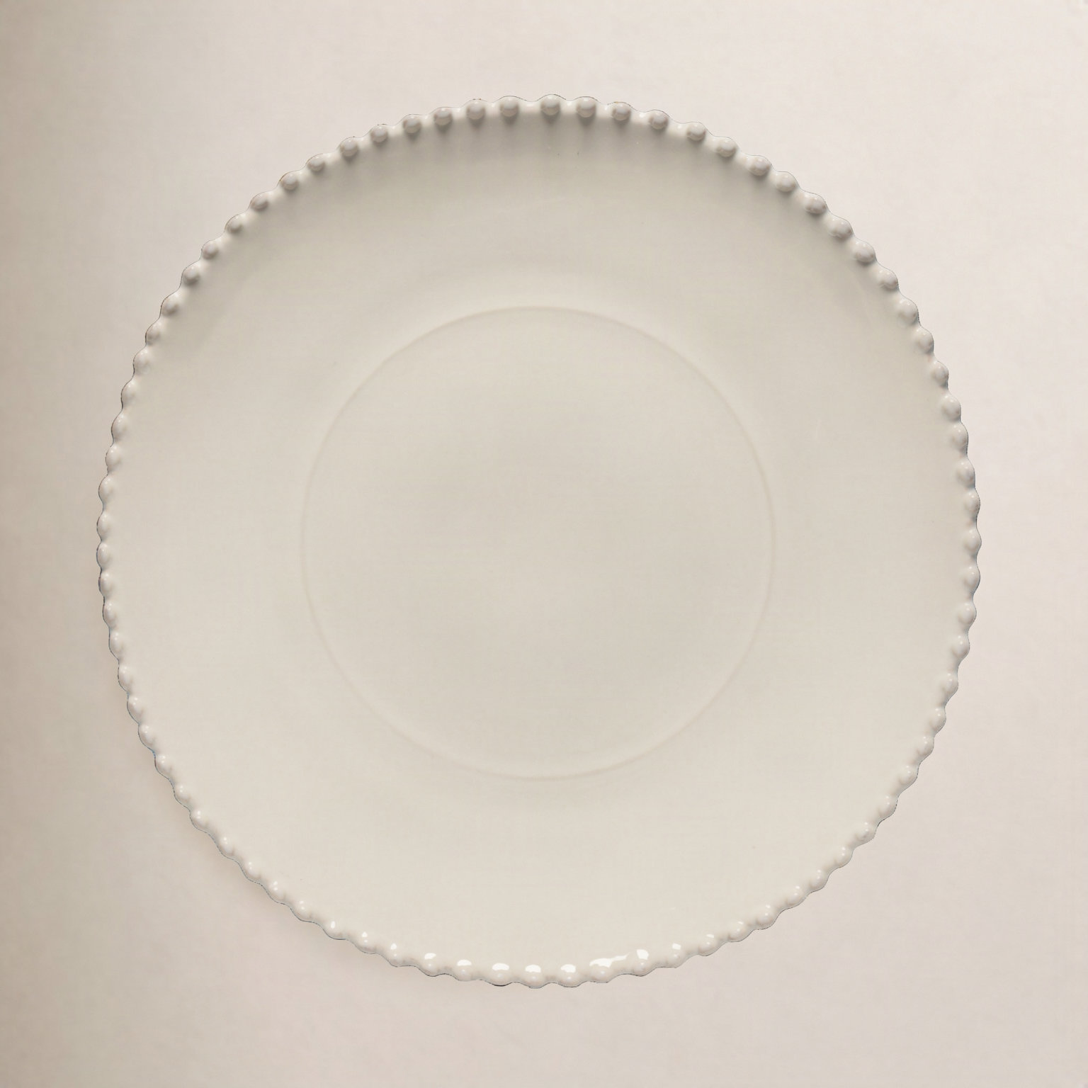 Pearl Charger, Cream