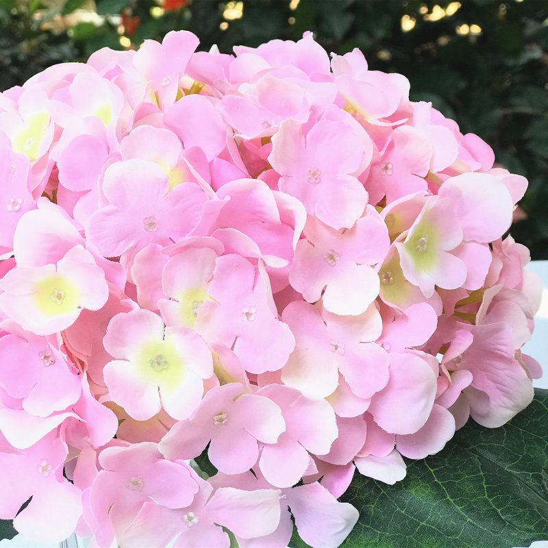 Arrangement floral hortensia en soie dans un vase, Rose