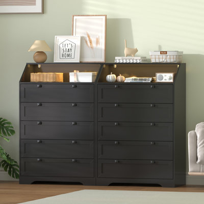 Grande table de chevet à 5 tiroirs Lasheena de 31,5 po de largeur avec éclairage RVB réglable et prise de courant intégrée, table en bois Storge Chestt pour chambre à coucher, poignée en métal (ensemble de 2)