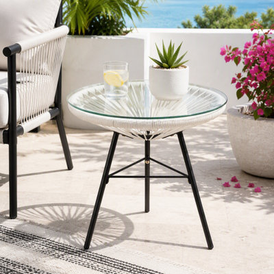 Table d'appoint d'extérieur en résine tressée avec plateau en verre trempé et motif soleil