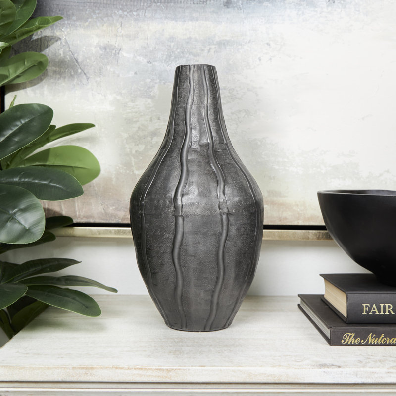 Vase décoratif en métal Emyrson, Moyenne