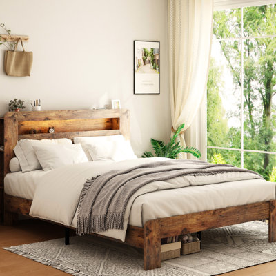 Base de lit double en bois avec tête de lit à DEL, 2 places, silencieux, sans sommier, facile à assembler, sous rangement, look rétro, tête de lit et station de charge brun foncé, prises de courant standard, ports