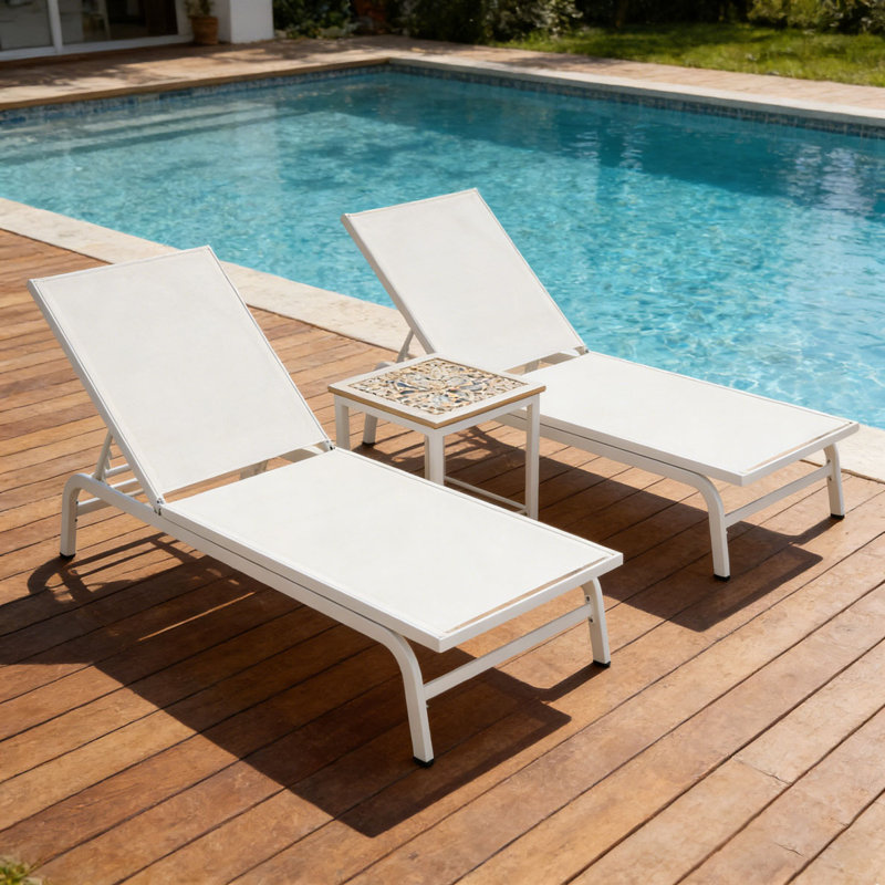 CHAISE LOUNGE