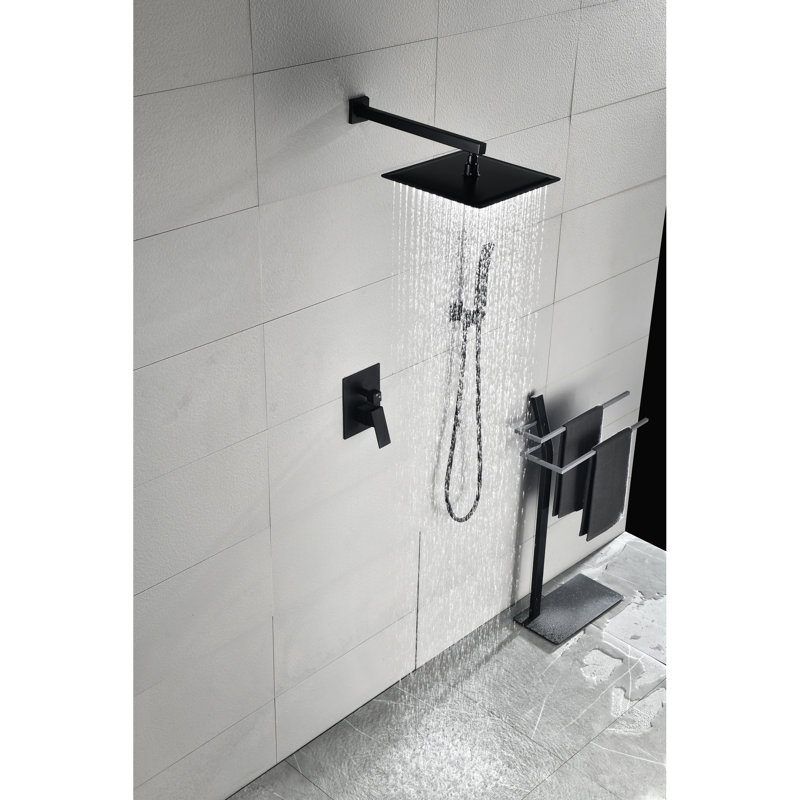 Pomme de douche murale noire matte de 12 po - La buse autonettoyante maintient la sortie d'eau non obstruée. Laiton s'aligne avec les raccords de tuyau American Standard.