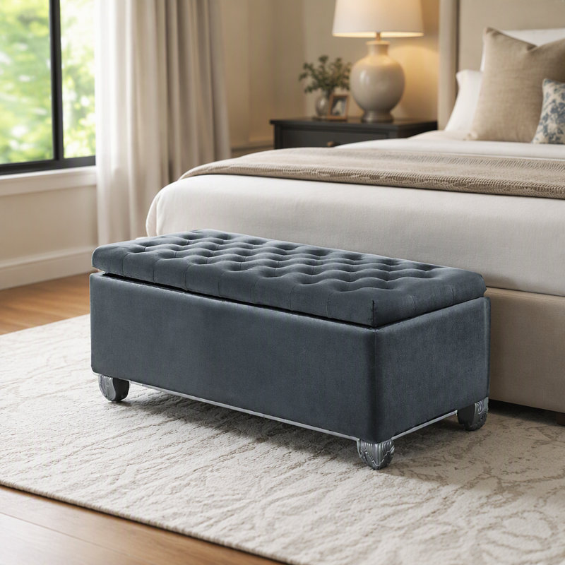 Banc de rangement Rebekah en velours gris avec capitonnage à boutons et structure en bois robuste pour les intérieurs modernes
