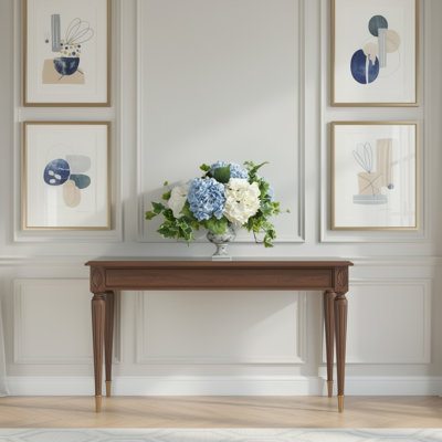 Hortensias et lierre dans un vase à piédestal décoratif