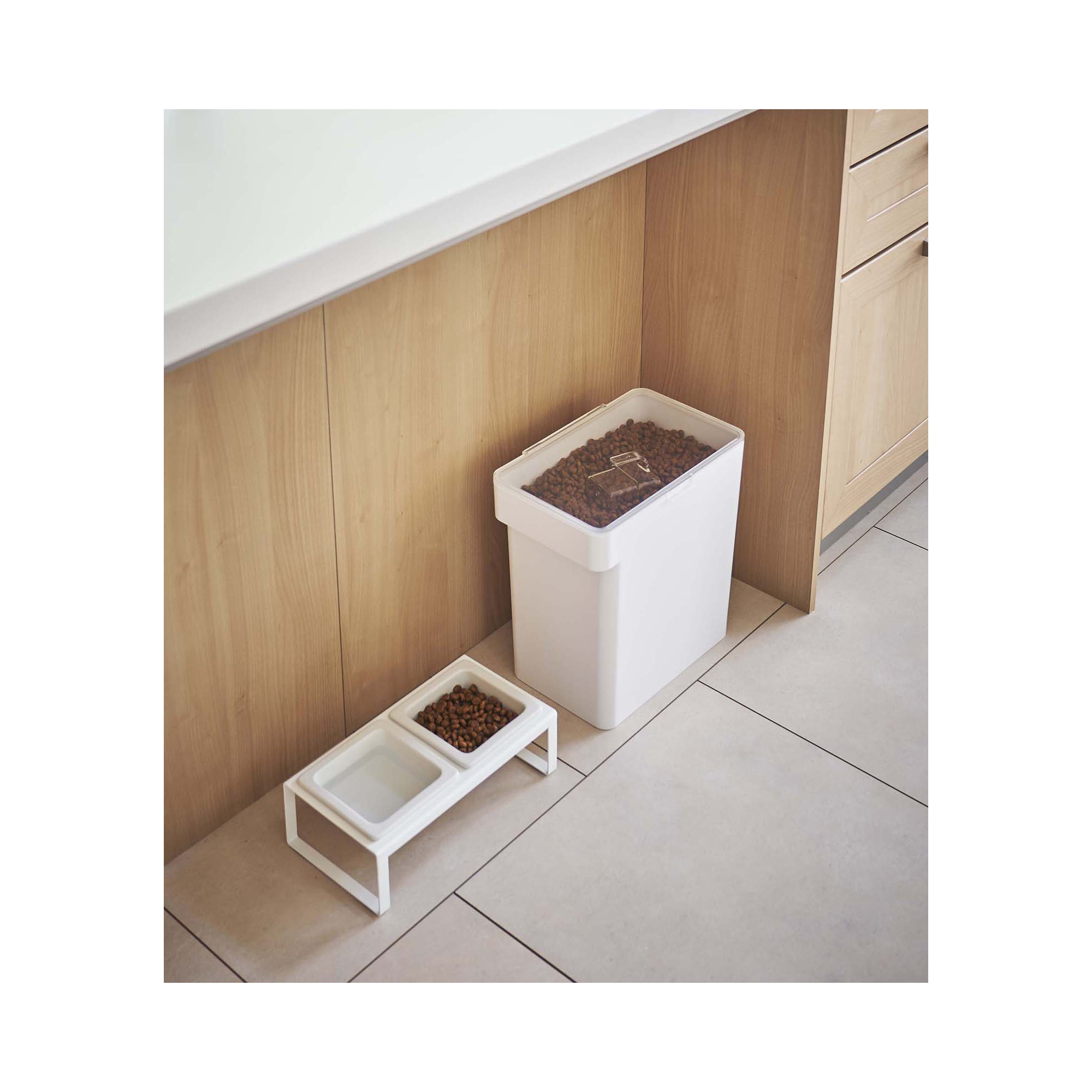 Yamazaki Home Airtight Pet Food Large Storage Container With Transparent Lid, 3.2 gallons, White