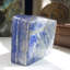 Lapis lazuli avec larges veines de pyrite