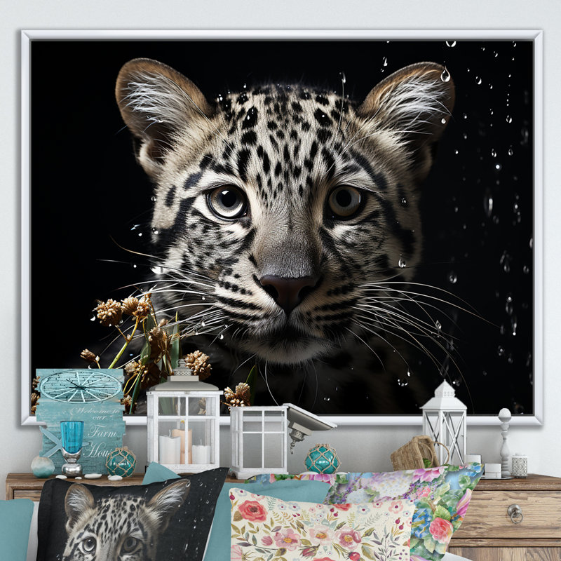 «Majestic Leopard Nightwatcher», reproduction sur toile, Cadre flottant blanc, H 16 po x l 32 po x P 1 po