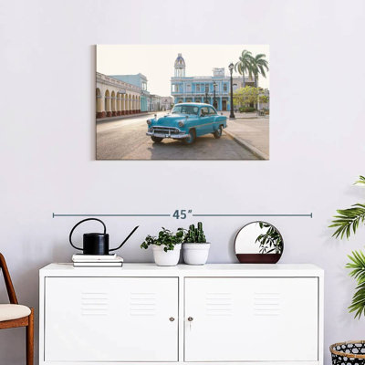 Voiture cubaine bleue Mehar