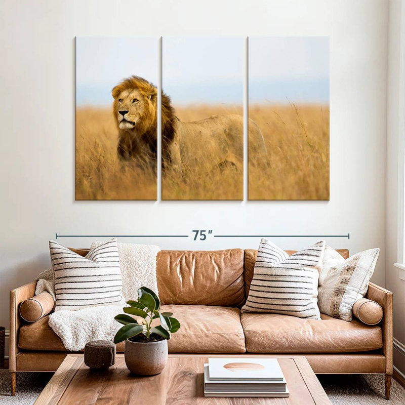 Lion Brampt chassant en safari, H 42 po x l 65 po