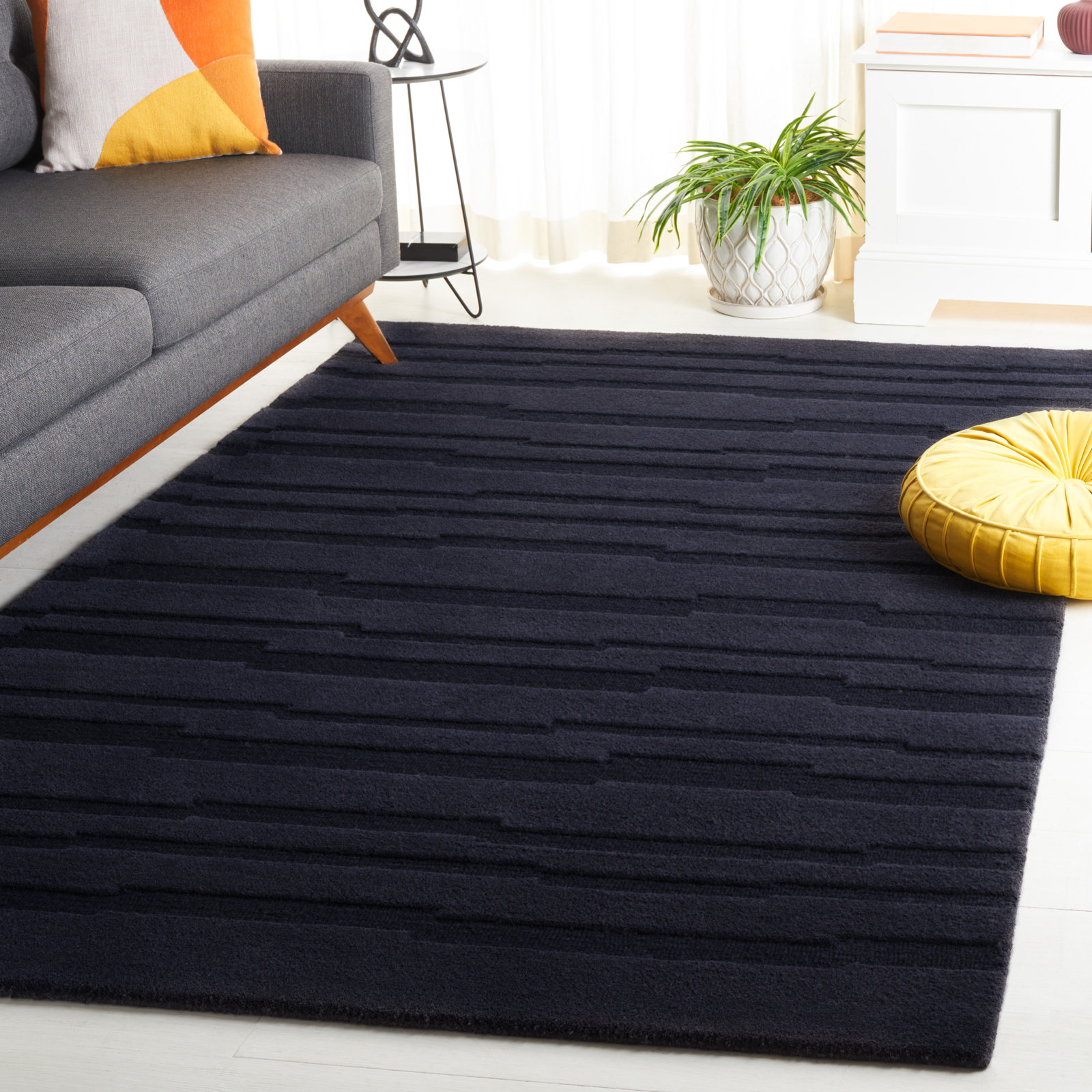 Fairborn Black Hand-Tufted Wool Rug, Rectangle 6' x 9'