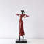 Objet décoratif en métal en forme de femme rouge avec marbre