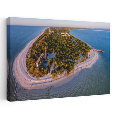 Vue aérienne du phare de l'île de Sanibel, île de Sanibel, comté de Lee, Floride, États-Unis, tranquille, architecture contemporaine abstraite, art de plage