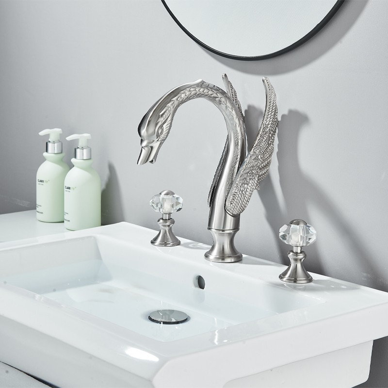Robinet mitigeur de lavabo à poignée en cristal et bec à col de cygne, ensemble 3 pièces Mosson en nickel brossé