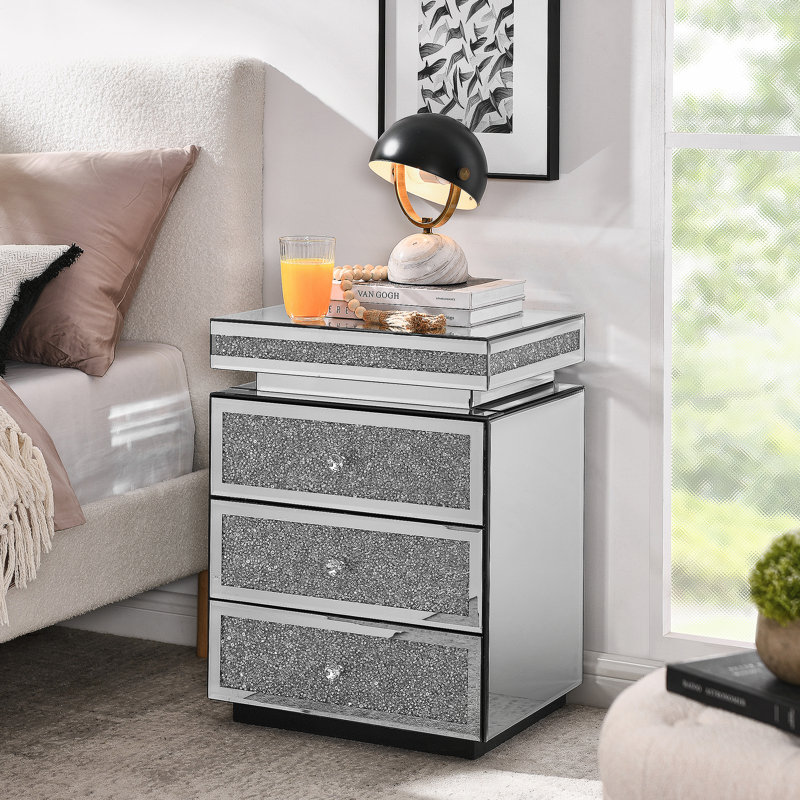 Table de chevet à miroir avec trois tiroirs et incrustation de cristal, idéale pour les chambres à coucher modernes, les salons et les vestiaires