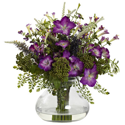 Large arrangement floral dans un vase