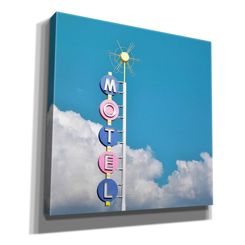 Art mural sur toile, "Premiere" par Carlos Vargas, H 18 po x l 18 po x P 0,75 po