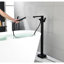 Robinet de baignoire au sol en acier inoxydable - avec douche à main et bec pivotant à 360 ° au fini noir mat avec fonction de rotation réglable à haut débit
