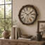 Horloge murale décorative en métal Ethoridge avec cadre en corde et cadran crème vieilli-734132784-703154845