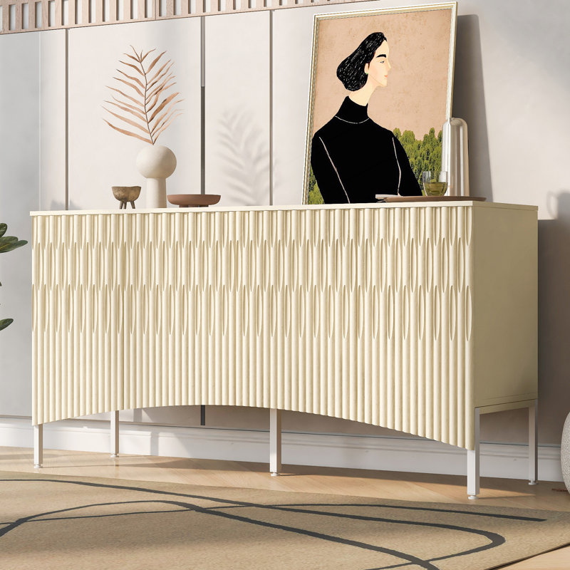 Buffet élégant avec portes inférieures incurvées et rainures arquées, parfait pour les salons et les bureaux